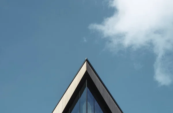Abstract Architectural Image Triangular Building Blue Sky Clouds Copy Space — Stock Photo, Image