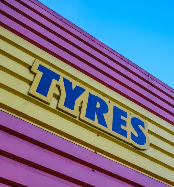 Garish Sign Tyres Tires Garage Service Station — Stock Photo, Image