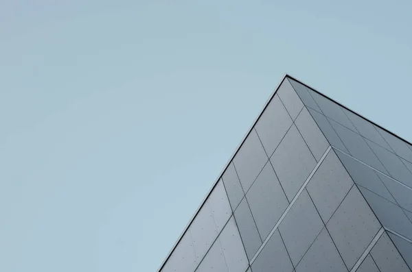 Минималистская Треугольная Архитектура Копировальным Пространством — стоковое фото