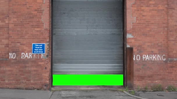 Looping Video Grungy Factory Warehouse Door Shutter Opening Closing Alpha 免版税图库视频片段