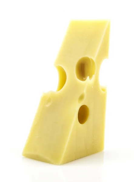 Nahaufnahme von Käse mit Löchern isoliert auf weißem Hintergrund — Stockfoto