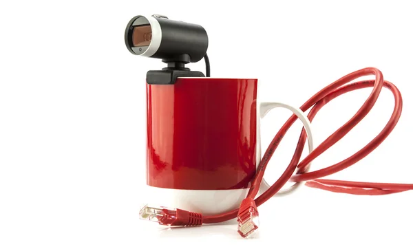 Red Social Taza Consept con webcam y cables de red — Foto de Stock