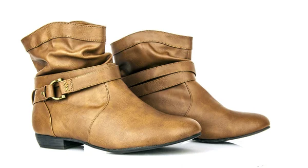 Elegante braune Damenstiefel isoliert auf weißem Hintergrund — Stockfoto