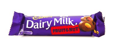 cadburys süt süt meyve ve fındık çikolata bar