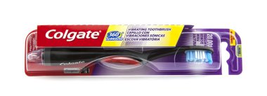 colgate diş fırçası beyaz zemin üzerine titreşimli