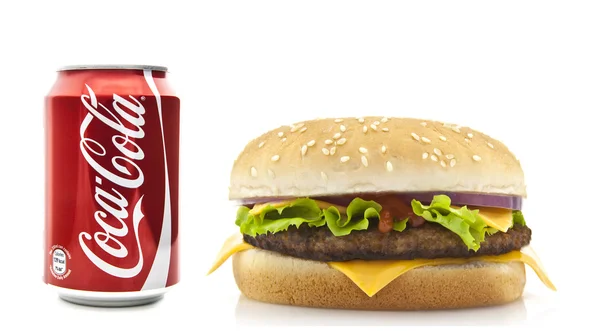 Coca-Cola en cheeseburger op een witte achtergrond — Stockfoto