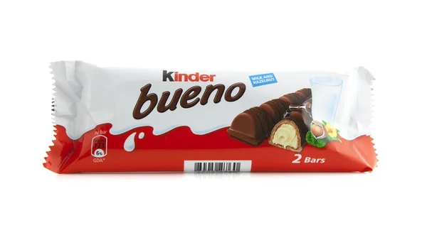 Inder bueno Schokoladenmilch und Haselnussbaron auf weißem Hintergrund — Stockfoto