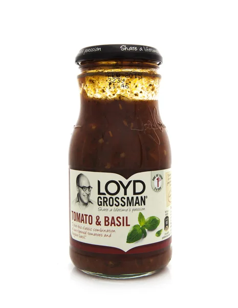 Loyd Grossman Sauce tomate et basilic sur fond blanc — Photo