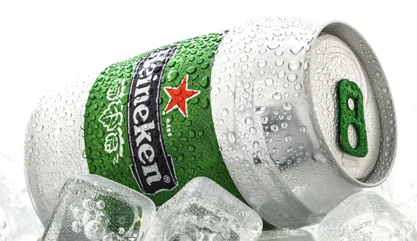 Lata fría de Heineken — Foto de Stock