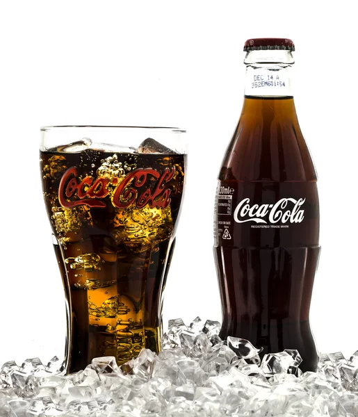 Cola gebrandmerkt glas — Stockfoto