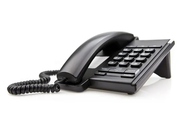 Telefono nero ufficio isolato su sfondo bianco — Foto Stock