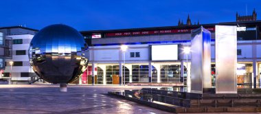 Bristol millennium Meydanı
