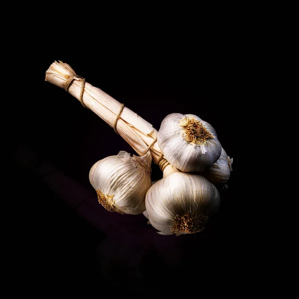 Garlic Grappe Black Background — Stok Foto