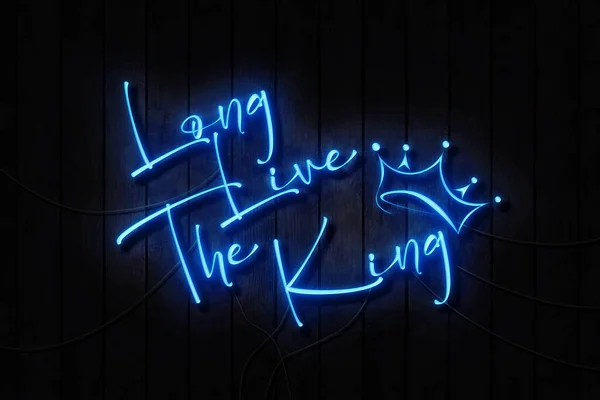 ロングライブキングネオン暗い壁にサイン — ストック写真