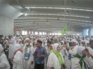 pligrims Cemresini binada su bastı