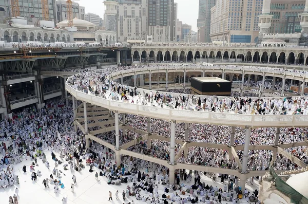 Νέα mataf γύρω από το kaabah για προσκυνητές και αρρώστους και σε μια αναπηρική καρέκλα — Φωτογραφία Αρχείου