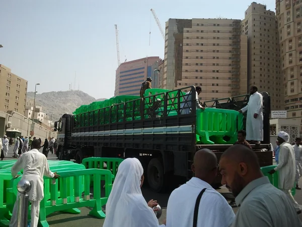 Proses télécharger con vert dans le camion — Photo