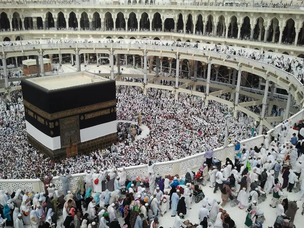 Pèlerins hajj saison 2013 (1434h) faire tawaf — Photo