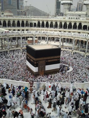 Bütün Müslümanlar etrafında dünya kaabah masjidil haram içinde tavaf yaparken Mekke