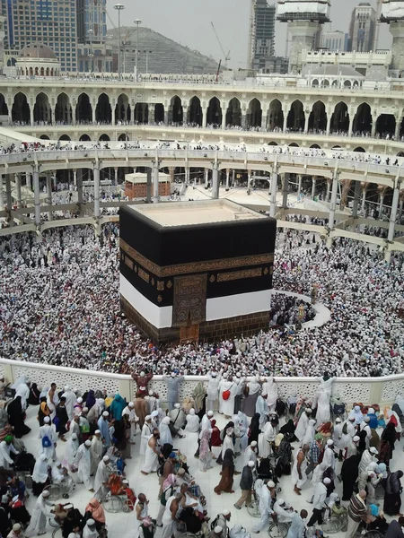 All muslims arround the world doing tawaf at kaabah in Masjidil Haram, Mecca — Stock Photo, Image