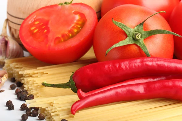 Zutaten für Tomatenwurst und Spagetti — Stockfoto