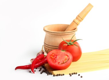 domates sause ve spagetti için malzemeler