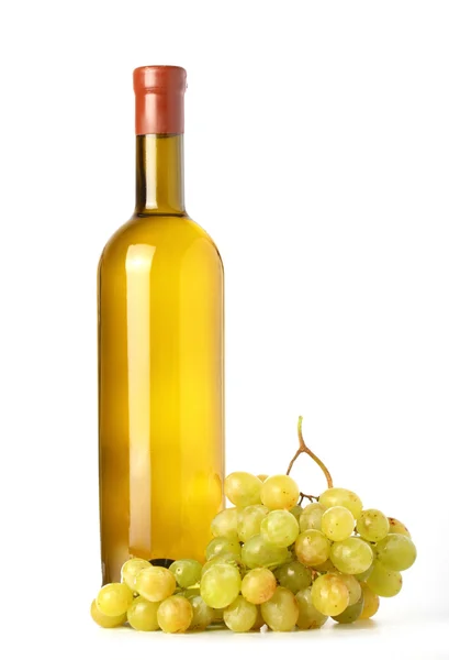 Botella de vino blanco y uvas — Foto de Stock