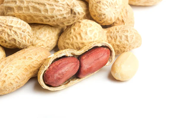 beyaz arkaplanda fıstıklar