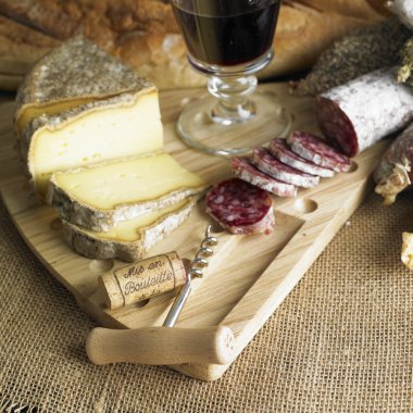 kırmızı şarap ile natürmort