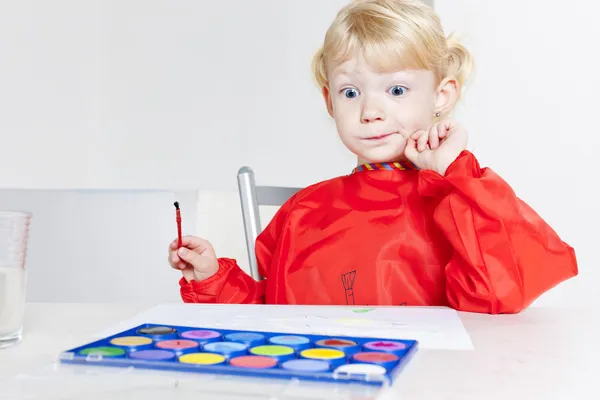 Pittura bambina con acquerelli — Foto Stock