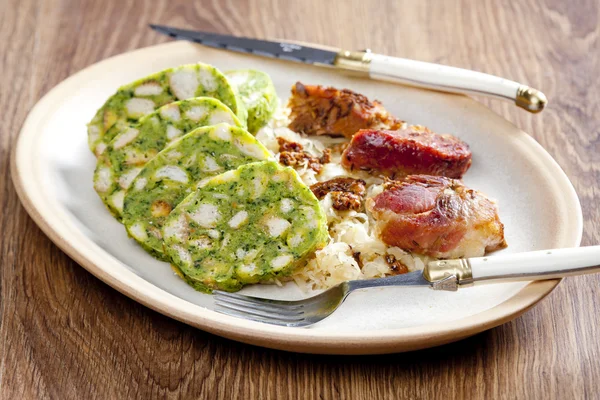 Pork meat with herbal dumplings and cabbage — 图库照片