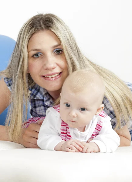 Retrato de mãe com seu bebê — Fotografia de Stock