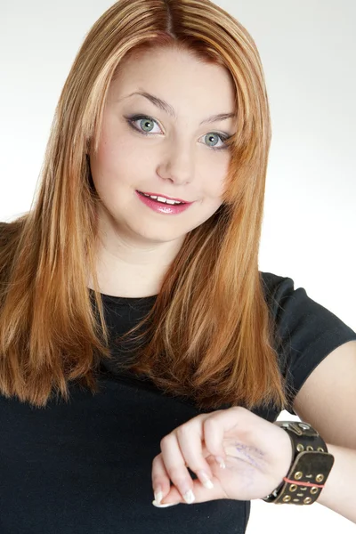 Portrait of woman looking at wristwatch — Stock Photo, Image