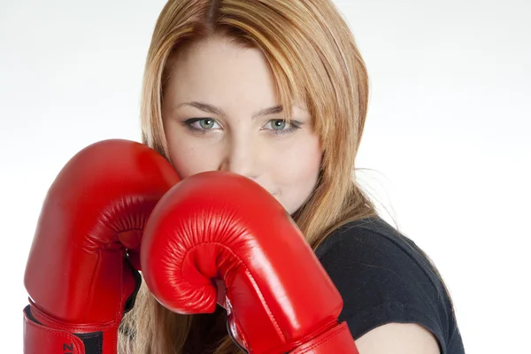 Kvinna med boxhandskar — Stockfoto