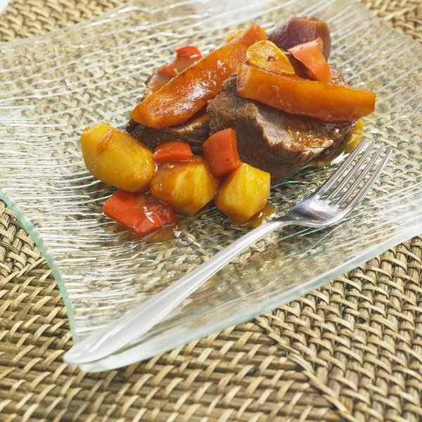 Carne de vacuno con guarnición —  Fotos de Stock