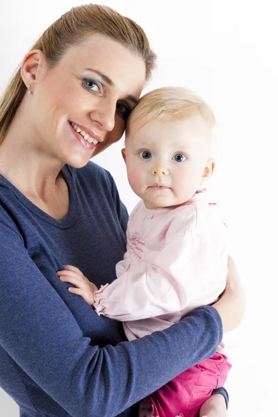 Anne ile kız bebek onun portresi — Stok fotoğraf