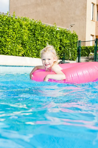 Little girl with rubber ring in swimming pool — Stock Photo, Image