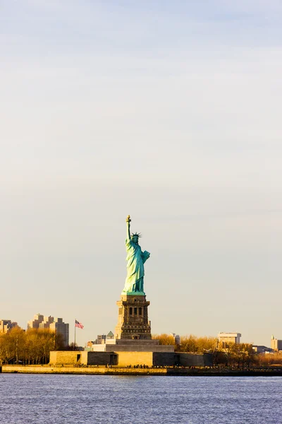 Liberty Adası ve özgürlük, new york, ABD heykeli — Stok fotoğraf