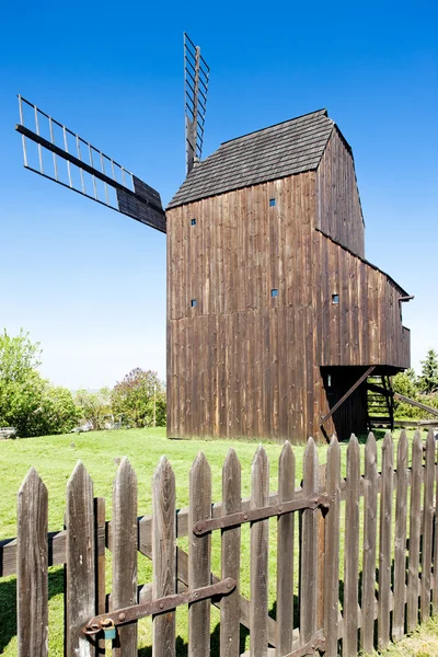 Trä väderkvarn, klobouky u brna, Tjeckien — Stockfoto