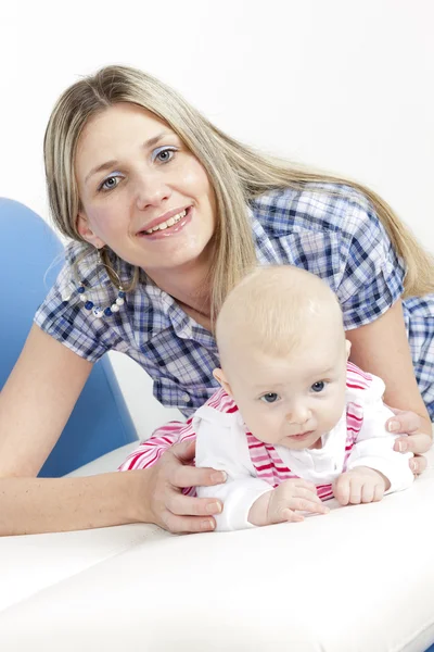 Portret van moeder met haar baby — Stockfoto