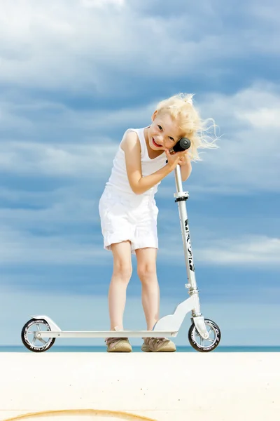 Little girl with a scooter — Stock Photo, Image