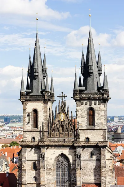 Tynsky templom az Óváros téren, Prága, Csehország — Stock Fotó