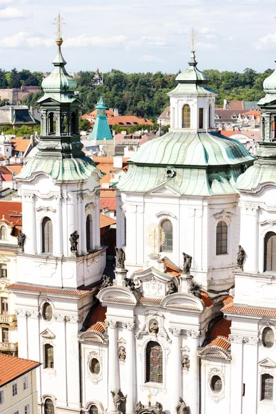 Iglesia de San Nicolás en la Plaza de la Ciudad Vieja, Praga, República Checa — Foto de Stock