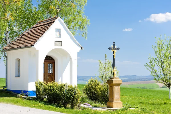 Capela com cruz, Vlcnov, República Checa — Fotografia de Stock