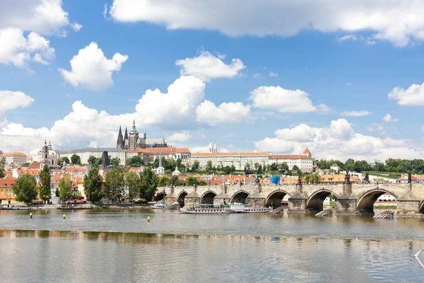 Hradcany com ponte Charles, Praga, República Checa — Fotografia de Stock