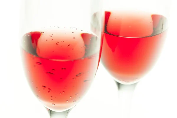 Sklenice na víno s růžové víno — Stock fotografie