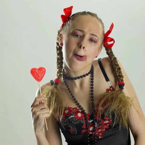 lignerie ile bir lolipop giyen kadın portresi