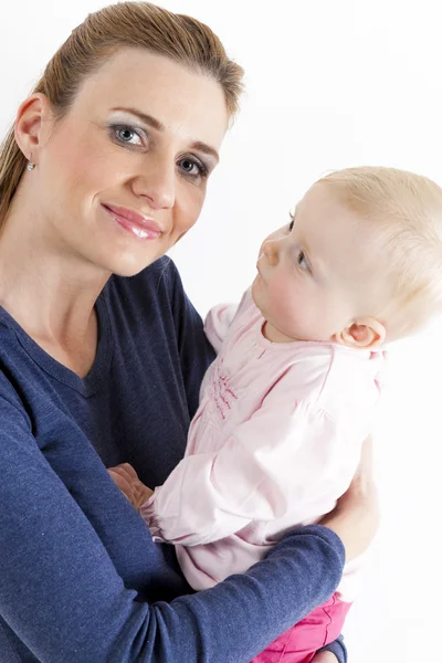 Anne ile kız bebek onun portresi — Stok fotoğraf