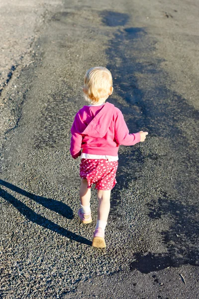 Little girl on walk — Stock Photo, Image