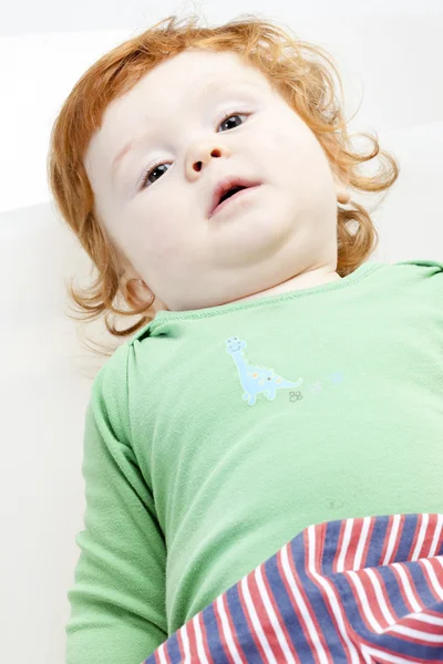 Retrato de sentado menino — Fotografia de Stock